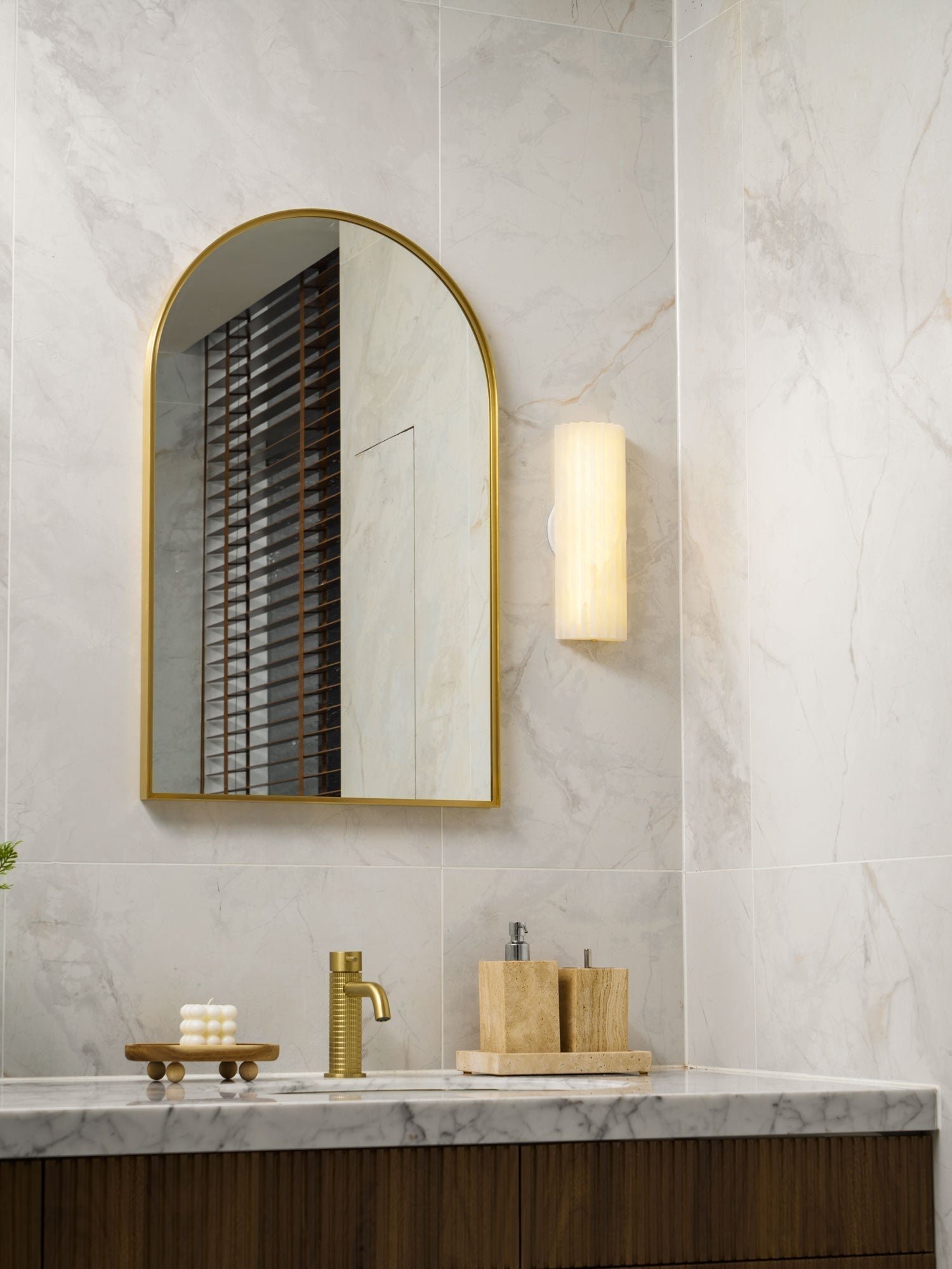 Orcarion Alabaster Wall Lamp - Neutral Decor