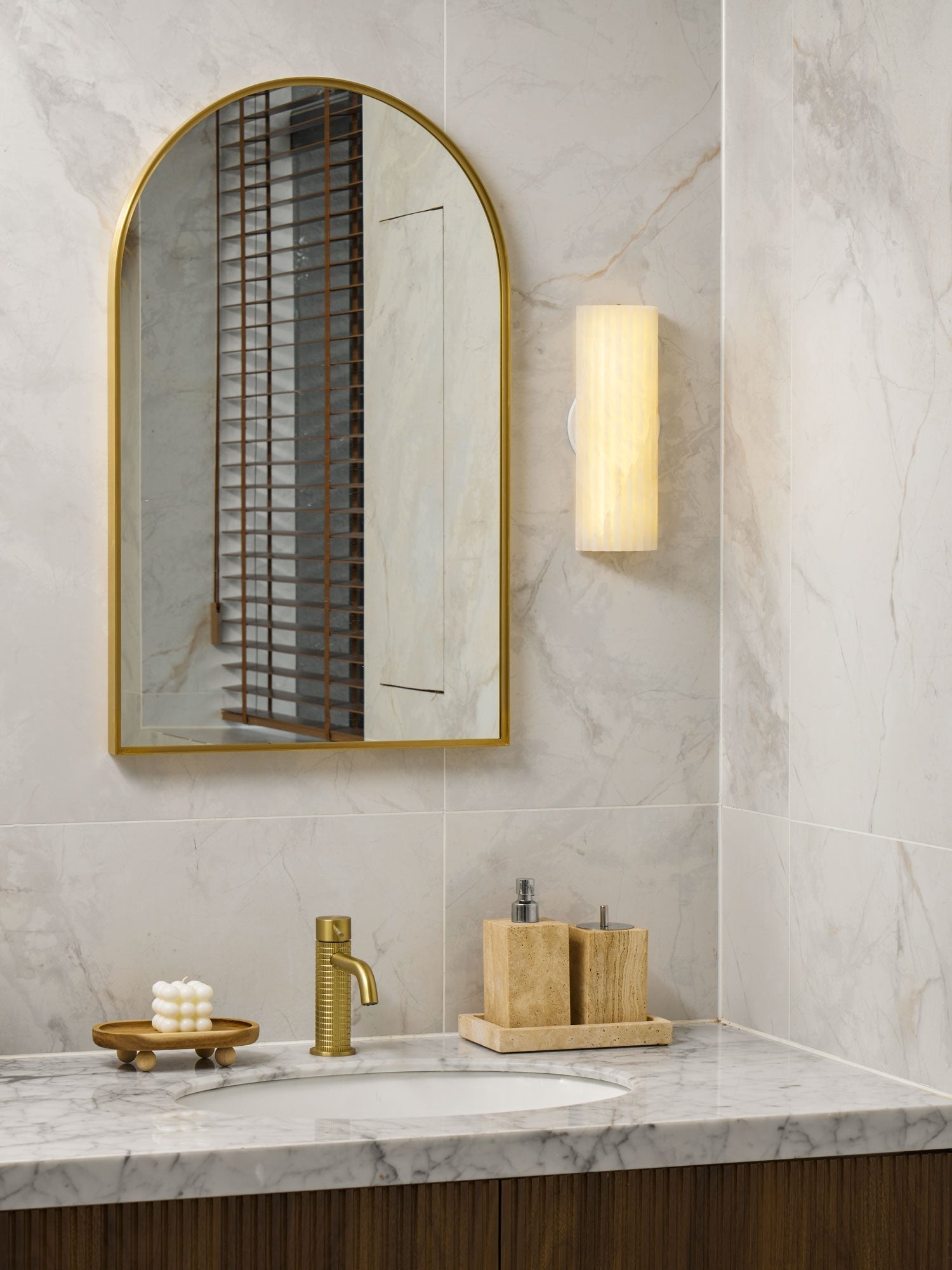 Orcarion Alabaster Wall Lamp - Neutral Decor